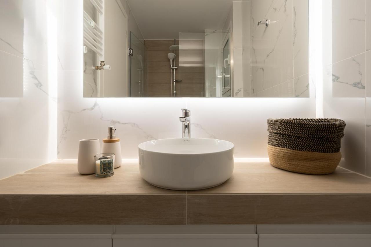 Charming Two Bedrooms Apartment Walk To Acropolis 아테네 외부 사진